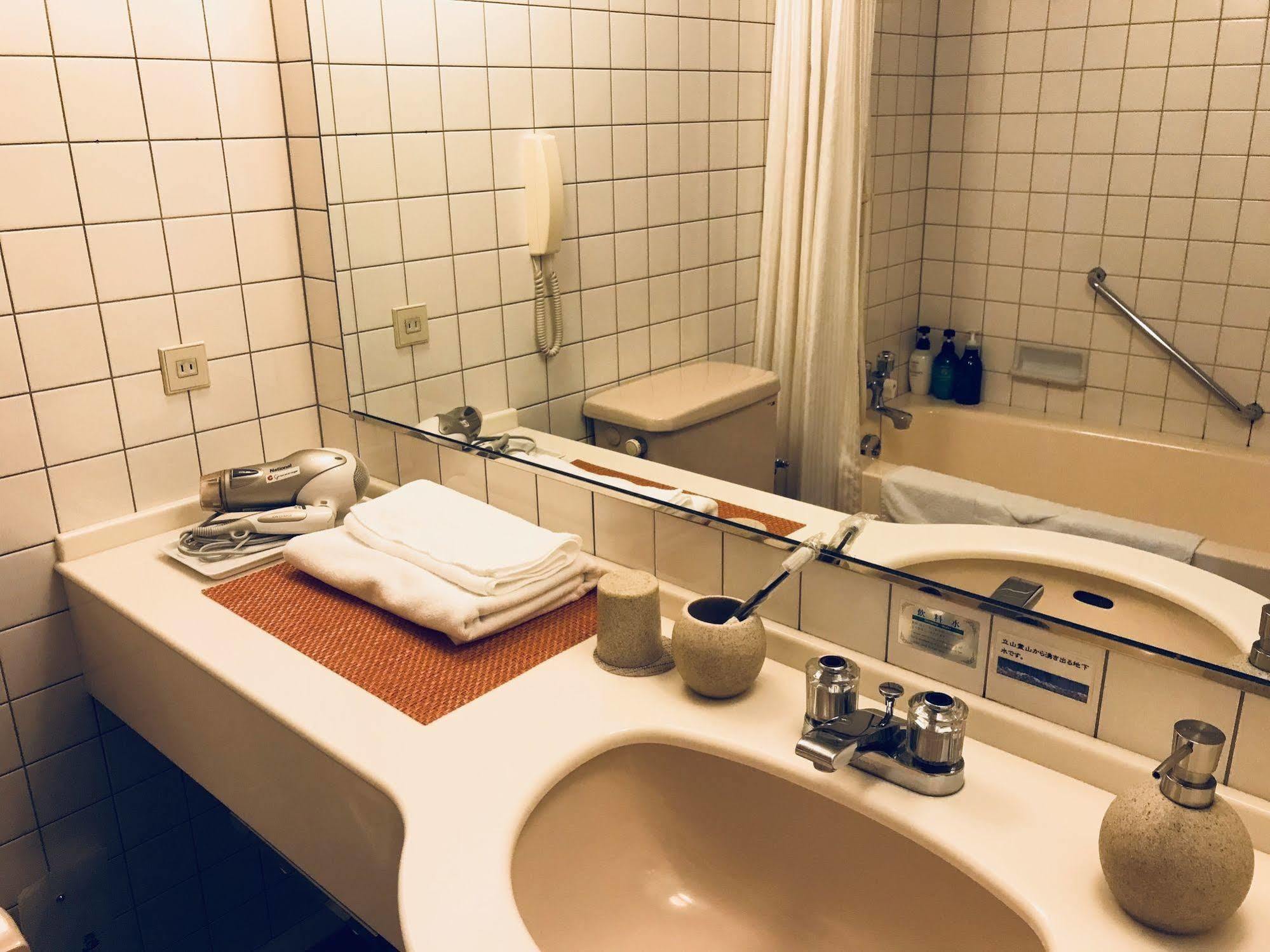 Hotel Granmirage Uozu Exteriör bild